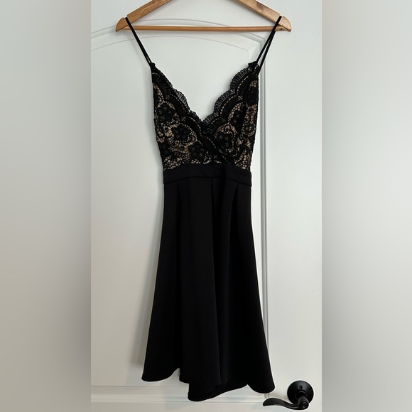Francescas Black Lace Fit & Flare Dress. Juniors M - Picture 3 of 7